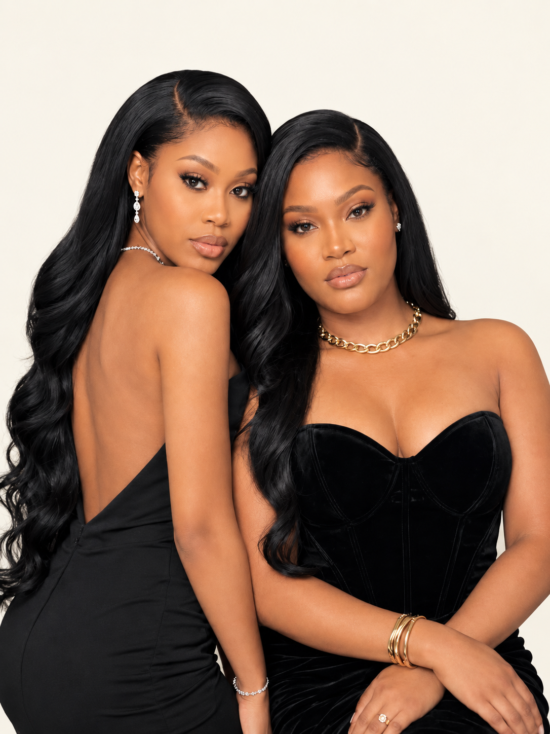 Veloura Hair long black voluminous waves
